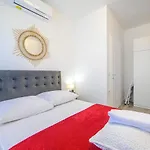 Mira *