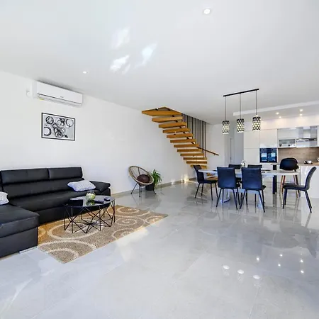 Mira Villa