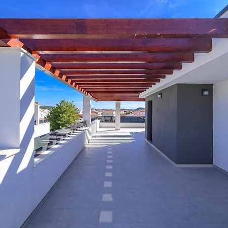 Villa Mira