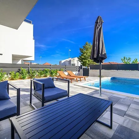 Mira Villa *