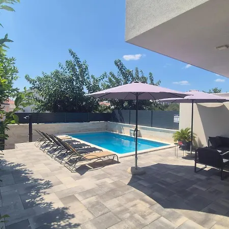Mira Villa *